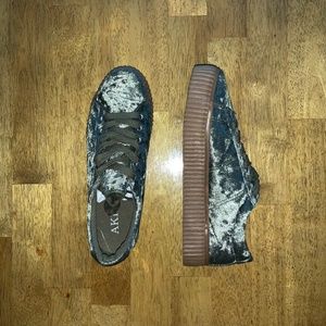 AKIRA Olive Velvet Creepers Woman Size 8